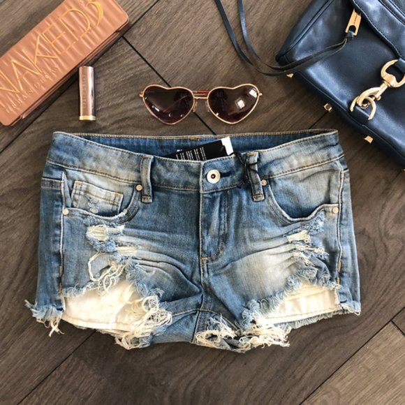 KismetsKloset Pants - THE PERFECT UPDATED VINTAGE DAISY DUKE DENIM SHORT